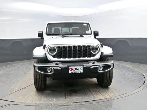 2026 Jeep Gladiator Sahara 4x4