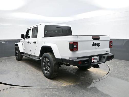 2026 Jeep Gladiator Sahara 4x4