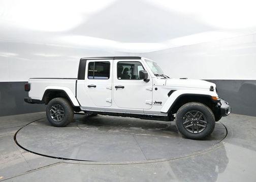 Bright White Clearcoat 2026 Jeep Gladiator Sport S