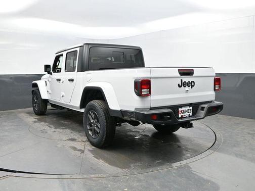 Bright White Clearcoat 2026 Jeep Gladiator Sport S