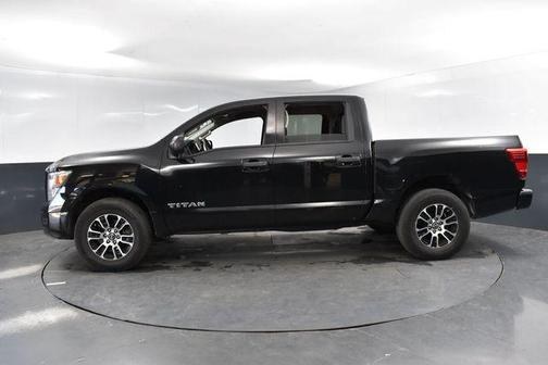 2023 Nissan Titan SV