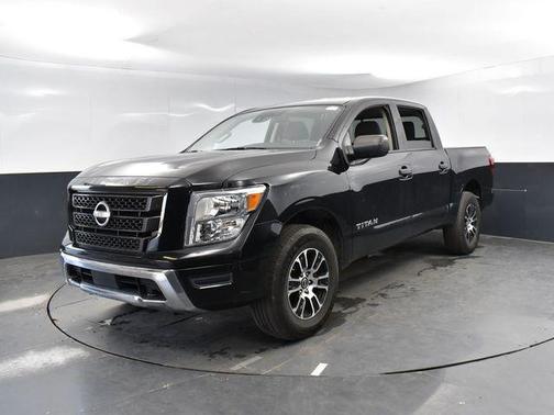 2023 Nissan Titan SV