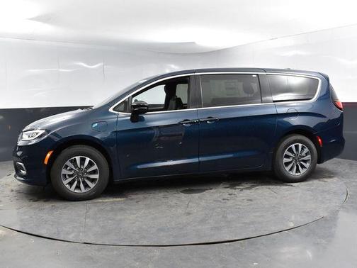 2025 Chrysler Pacifica Hybrid Select