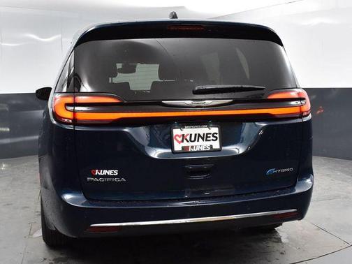 2025 Chrysler Pacifica Hybrid Select