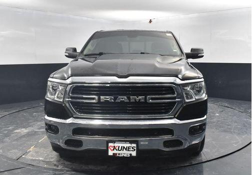 Diamond Black Crystal Pearlcoat 2020 RAM 1500 Big Horn/Lone Star