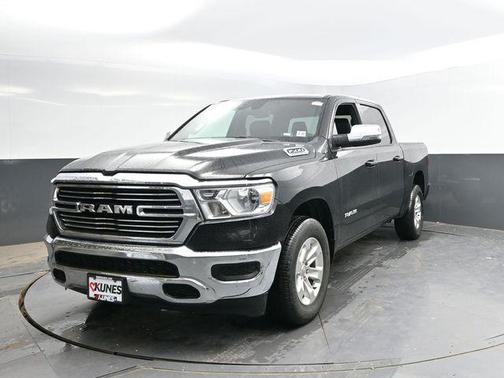 Diamond Black Crystal Pearlcoat 2024 RAM 1500 Laramie
