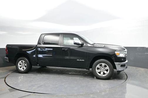 Diamond Black Crystal Pearlcoat 2024 RAM 1500 Laramie