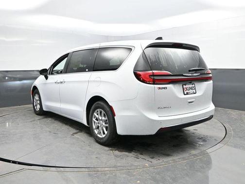 Bright White Clearcoat 2026 Chrysler Pacifica L