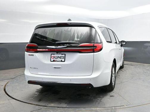 Bright White Clearcoat 2026 Chrysler Pacifica L