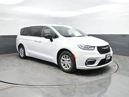Bright White Clearcoat 2026 Chrysler Pacifica L