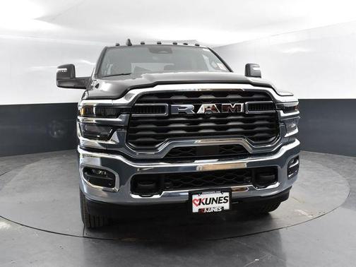 2025 RAM 2500 Big Horn Crew Cab 4x4 8' Box