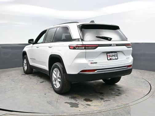 Bright White Clearcoat 2026 Jeep Grand Cherokee Altitude