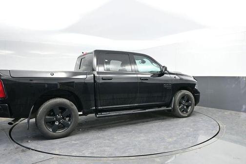 Diamond Black Crystal Pearlcoat 2021 RAM 1500 Classic SLT