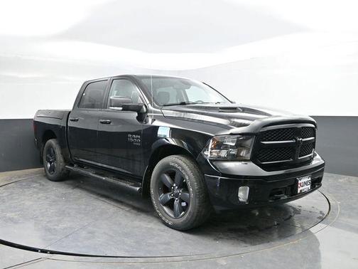 Diamond Black Crystal Pearlcoat 2021 RAM 1500 Classic SLT