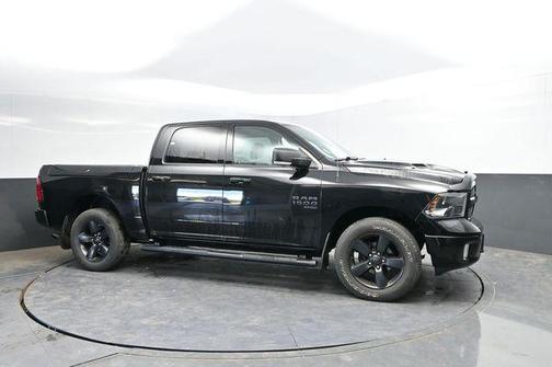 Diamond Black Crystal Pearlcoat 2021 RAM 1500 Classic SLT