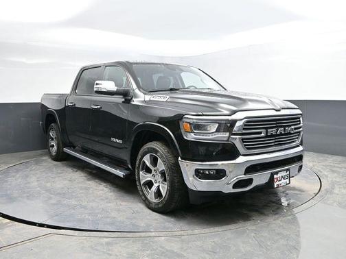 Diamond Black Crystal Pearlcoat 2022 RAM 1500 Laramie