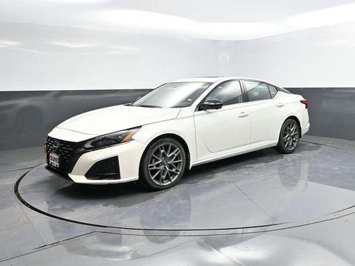 2023 Nissan Altima SR VC-Turbo FWD