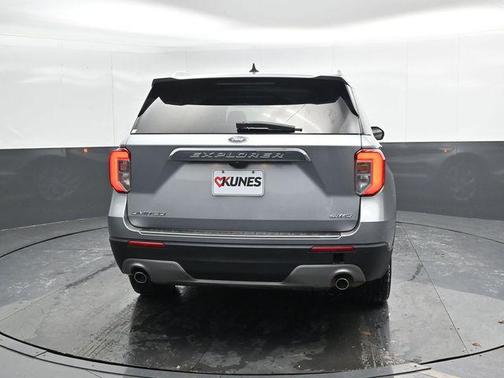 Silver Metallic 2022 Ford Explorer Limited