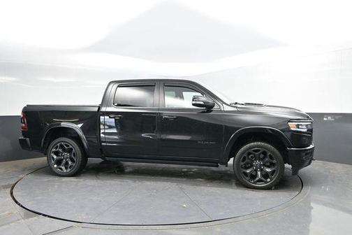 Diamond Black Crystal Pearlcoat 2021 RAM 1500 Limited