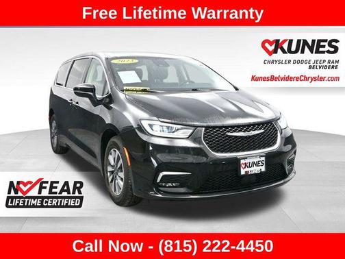 Brilliant Black Crystal Pearlcoat 2023 Chrysler Pacifica Hybrid Touring L