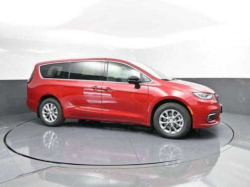Red Hot Pearlcoat 2026 Chrysler Pacifica L