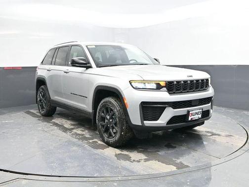 Silver Zynith 2026 Jeep Grand Cherokee Altitude