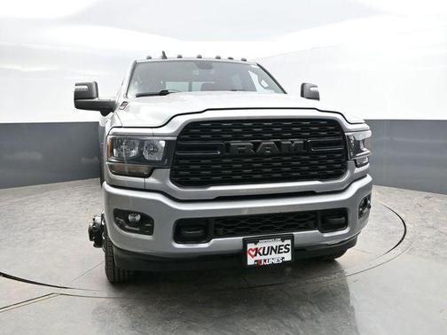 Billet Silver Metallic Clearcoat 2024 RAM 3500 Big Horn Crew Cab 4x4 8' Box