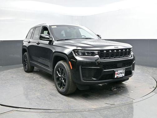 Diamond Black Crystal Pearlcoat 2026 Jeep Grand Cherokee Altitude