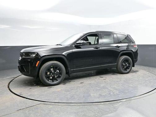 Diamond Black Crystal Pearlcoat 2026 Jeep Grand Cherokee Altitude