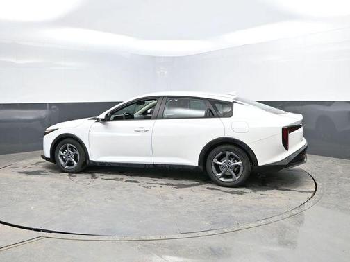 Snow White Pearl 2025 Kia K4 LXS