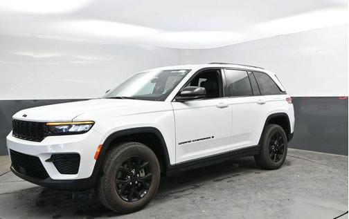 Bright White Clearcoat 2025 Jeep Grand Cherokee Altitude