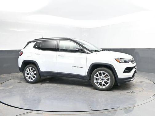Bright White Clearcoat 2025 Jeep Compass Limited