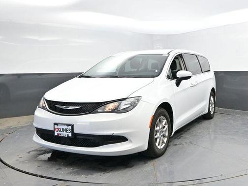 Bright White Clearcoat 2023 Chrysler Voyager LX