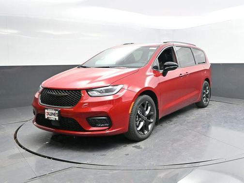 Red Hot Pearlcoat 2026 Chrysler Pacifica L