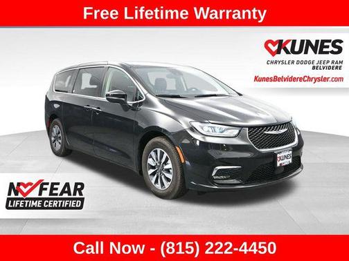 Brilliant Black Crystal Pearlcoat 2023 Chrysler Pacifica Hybrid Touring L