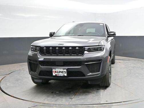 Baltic Gray Metallic Clearcoat 2026 Jeep Grand Cherokee L Altitude