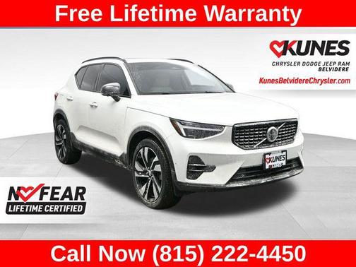 Crystal White Metallic 2023 Volvo XC40 B5 Ultimate Dark Theme