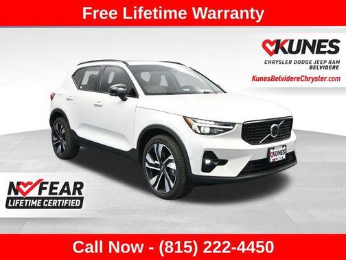 2023 Volvo XC40 B5 Ultimate Dark Theme