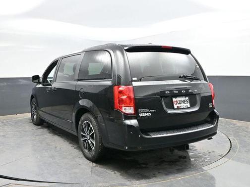 Black Onyx Crystal Pearlcoat 2019 Dodge Grand Caravan GT