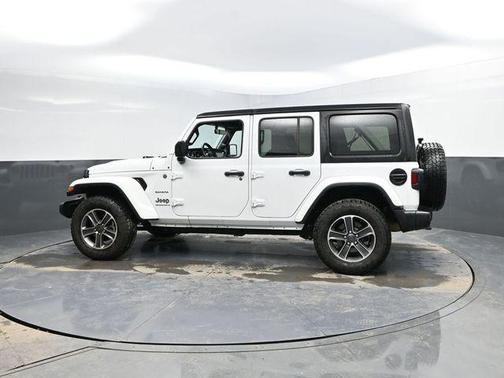 2023 Jeep Wrangler 4-Door Sahara 4x4