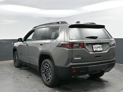 Sting-Gray Clearcoat 2026 Jeep Cherokee Laredo 4x4