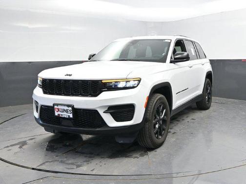 Bright White Clearcoat 2025 Jeep Grand Cherokee Altitude