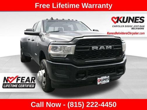 2022 RAM 3500 Tradesman Crew Cab 4x4 8' Box