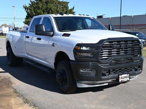 2025 RAM 3500 Tradesman Crew Cab 4x4 8' Box