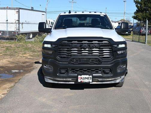 2025 RAM 3500 Tradesman Crew Cab 4x4 8' Box