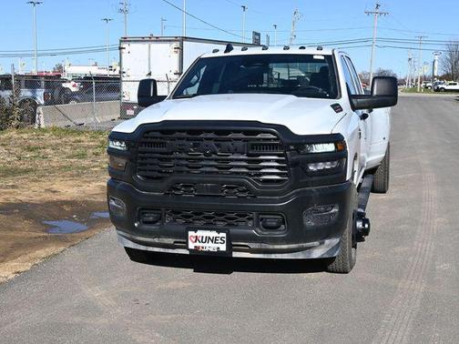 2025 RAM 3500 Tradesman Crew Cab 4x4 8' Box