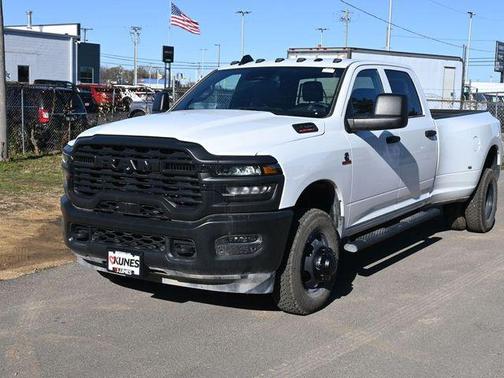 2025 RAM 3500 Tradesman Crew Cab 4x4 8' Box