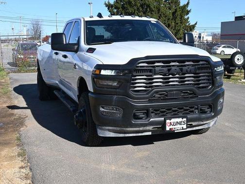 2025 RAM 3500 Tradesman Crew Cab 4x4 8' Box