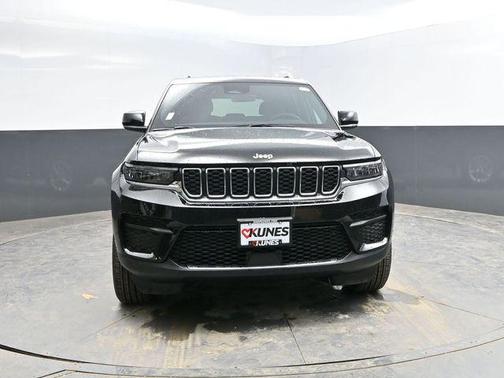 Diamond Black Crystal Pearlcoat 2026 Jeep Grand Cherokee Altitude
