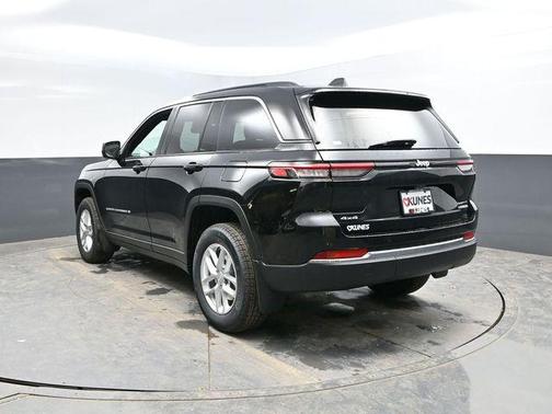 Diamond Black Crystal Pearlcoat 2026 Jeep Grand Cherokee Altitude